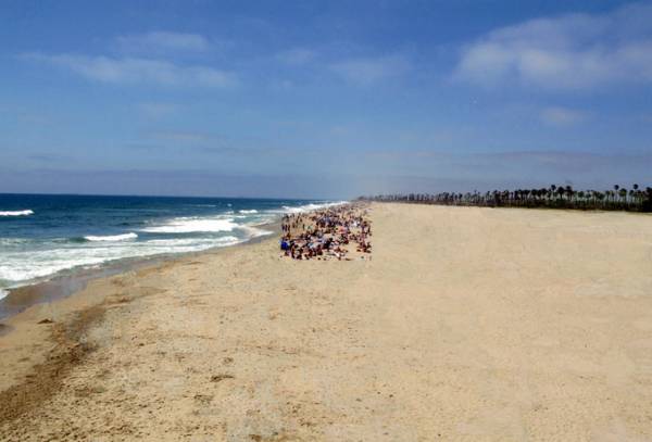 Celine van den Boorn | Overcrowded beach 5, 2012